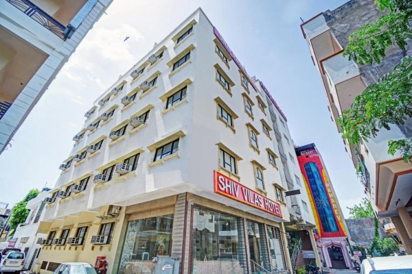 Vaccinated Staff - Capital O 81232 Hotel Shiv Vilas