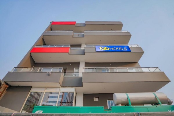 FabHotel Noida Express