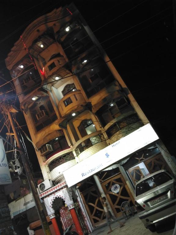 Shubh Hotel By WB Inn, Kanpur